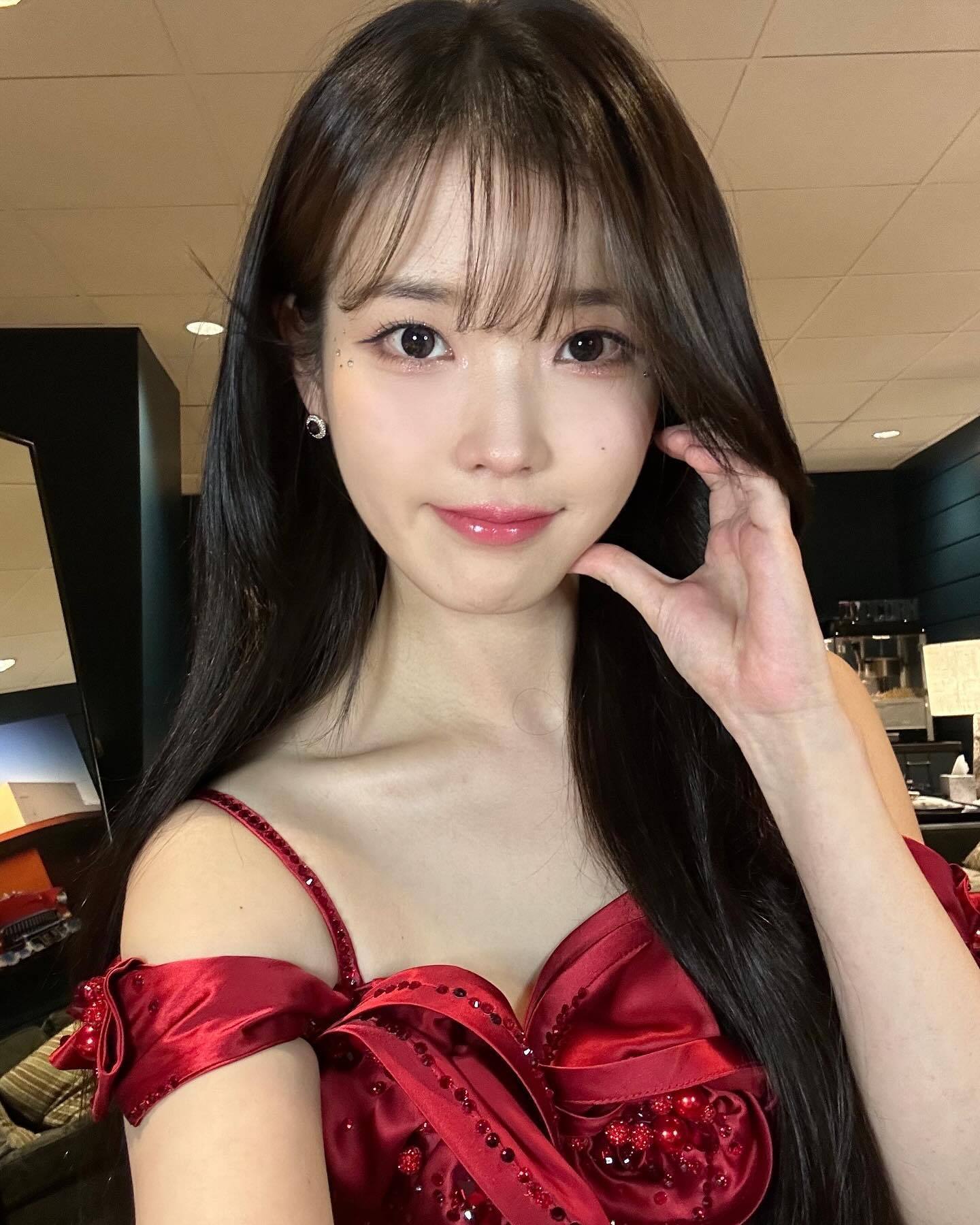 IU ins更新🌹 ​​​