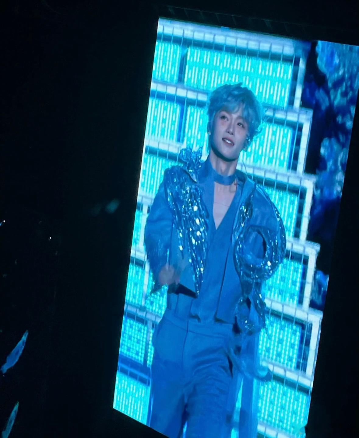 今天小卷毛的梓渝！好软萌… 耳边还加了装饰，美人渝 