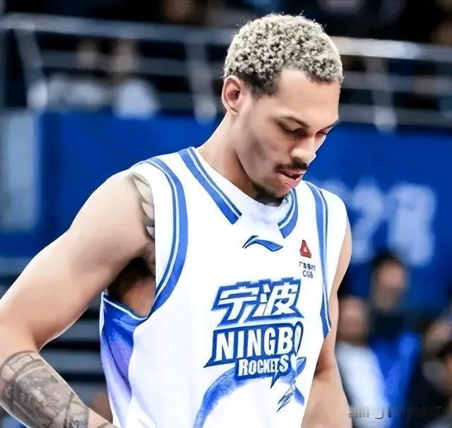 宁波男篮现场火速解约贝兹利 并立即终止合作

CBA常规赛中，宁波男篮外援达柳斯