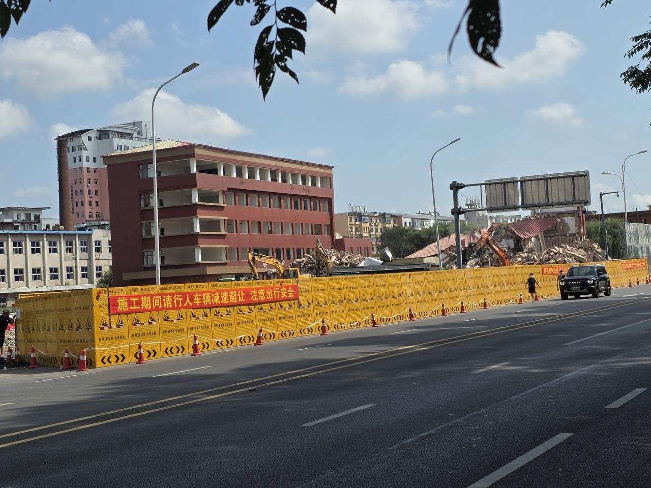 今天，抚顺市教师进修学院工程进度。