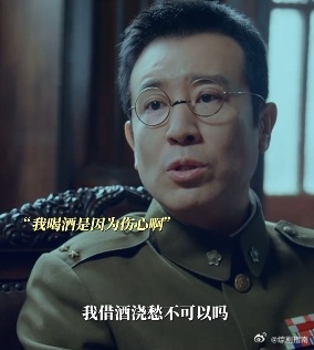 领导撒娇 下属陪愁 这段戏简直职场真实写照！面对领导突如其来的撒娇，拒绝也不是答