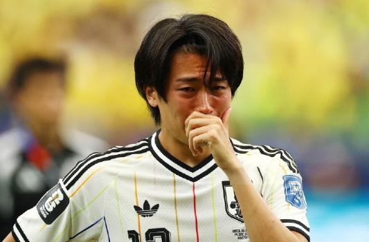 日本队和巴西队悲喜两重天！最后被抢断造成绝杀的田中碧哭成泪人了……
 
美国休斯