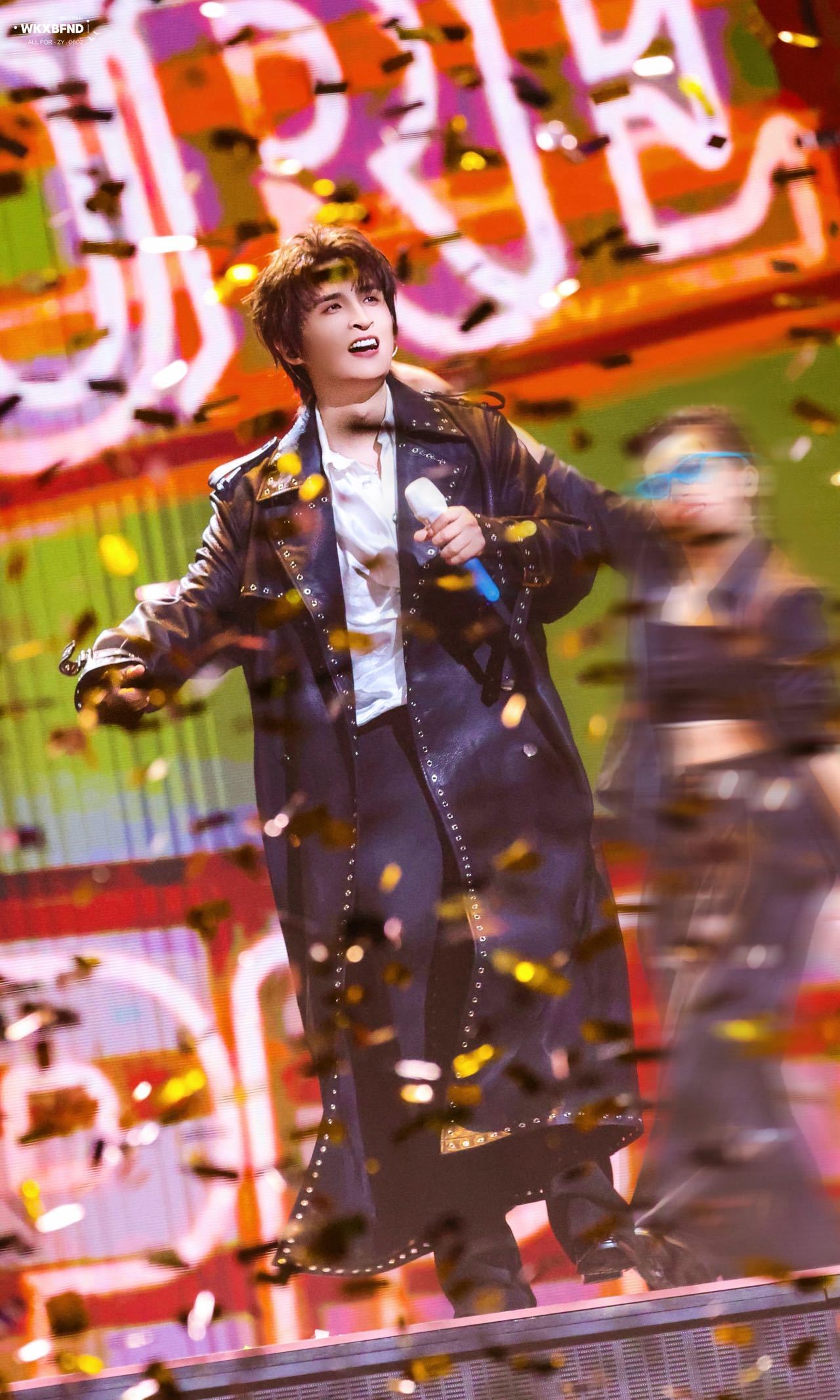 张远票卖完了就把锁骨藏起来 张远的锁骨：售票期限定皮肤，售罄后立即下架。建议下次