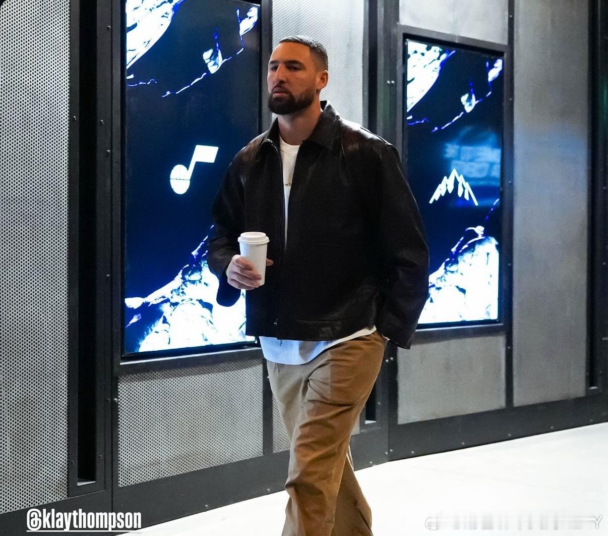 常规赛第2️⃣7️⃣场 独行侠客场挑战爵士你汤的球员通道达拉斯独行侠对阵犹他爵士