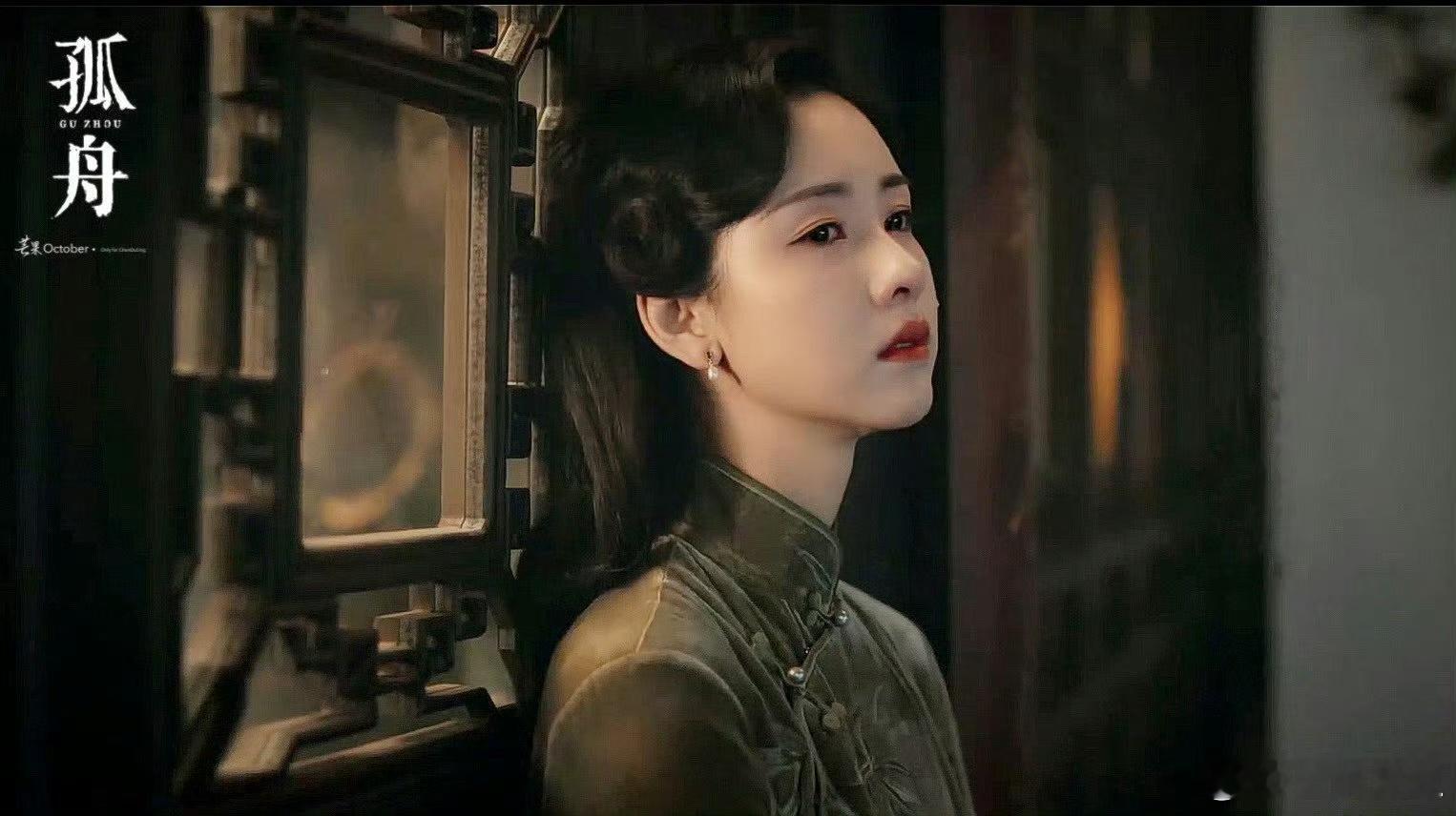 #陈都灵一打开电视天塌了# 陈都灵听话，有恶评这俩天咱就不上网了哈。上一秒嘻嘻，