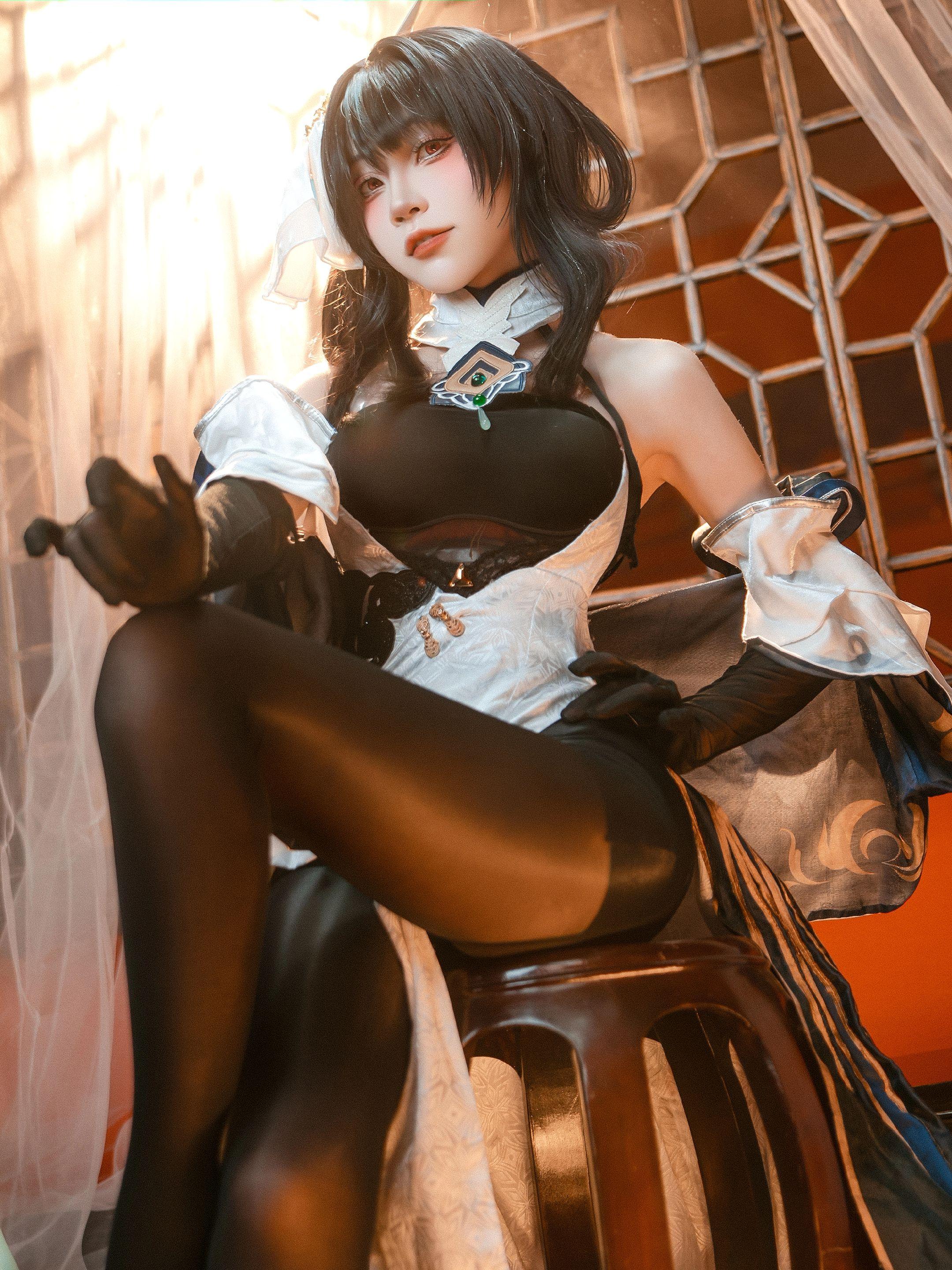 棚摄后包圆系列——碧蓝航线镇海。感谢出镜：小狐狸；棚摄后：本人