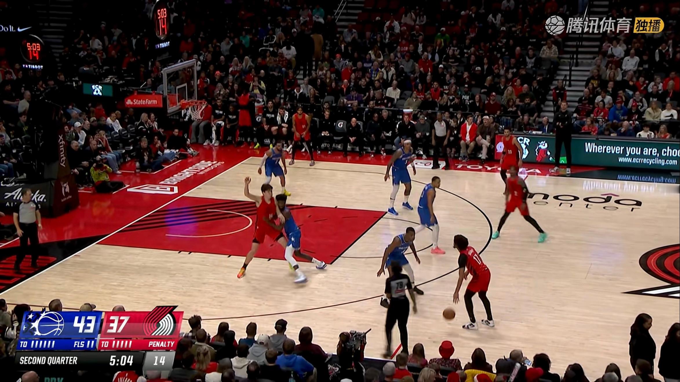 杨瀚森都要位成那样了，夏普传不过去？？？上半场小杨打得很好了，不到6分钟，4分2