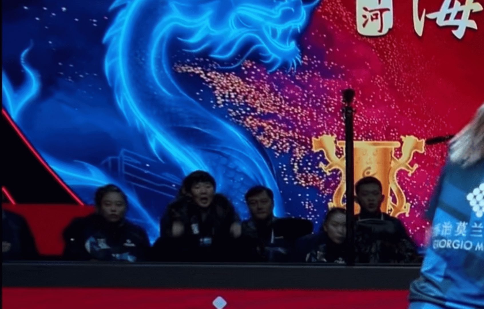 沉浸式观赛就是会第一个站起来加油啊😽 