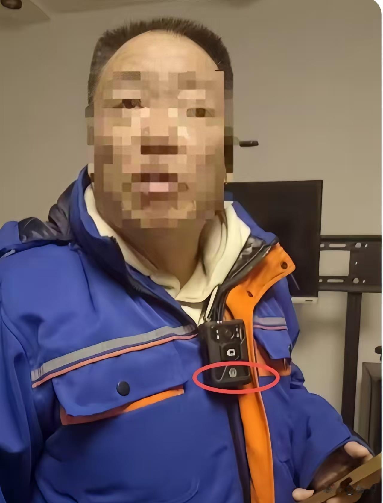 这下闹大了！

真是给气笑了，这供暖公司现在的套路有点野啊。
 
家里冷得跺脚，