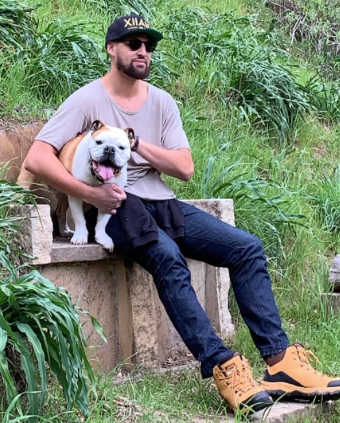 克莱的爱犬Rocco已经13岁，接受了安乐死。nba休赛期 ​​​