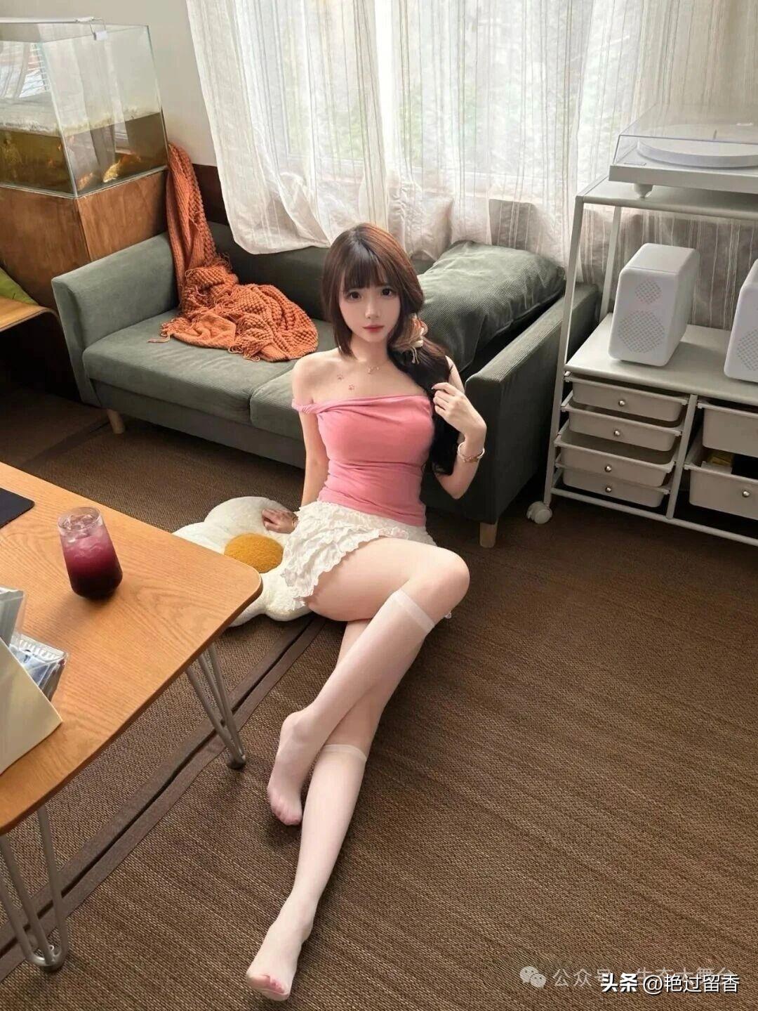 居家慵懒风，粉色少女心，轻松惬意的一天！什么样的穿搭可以成为气质女神?