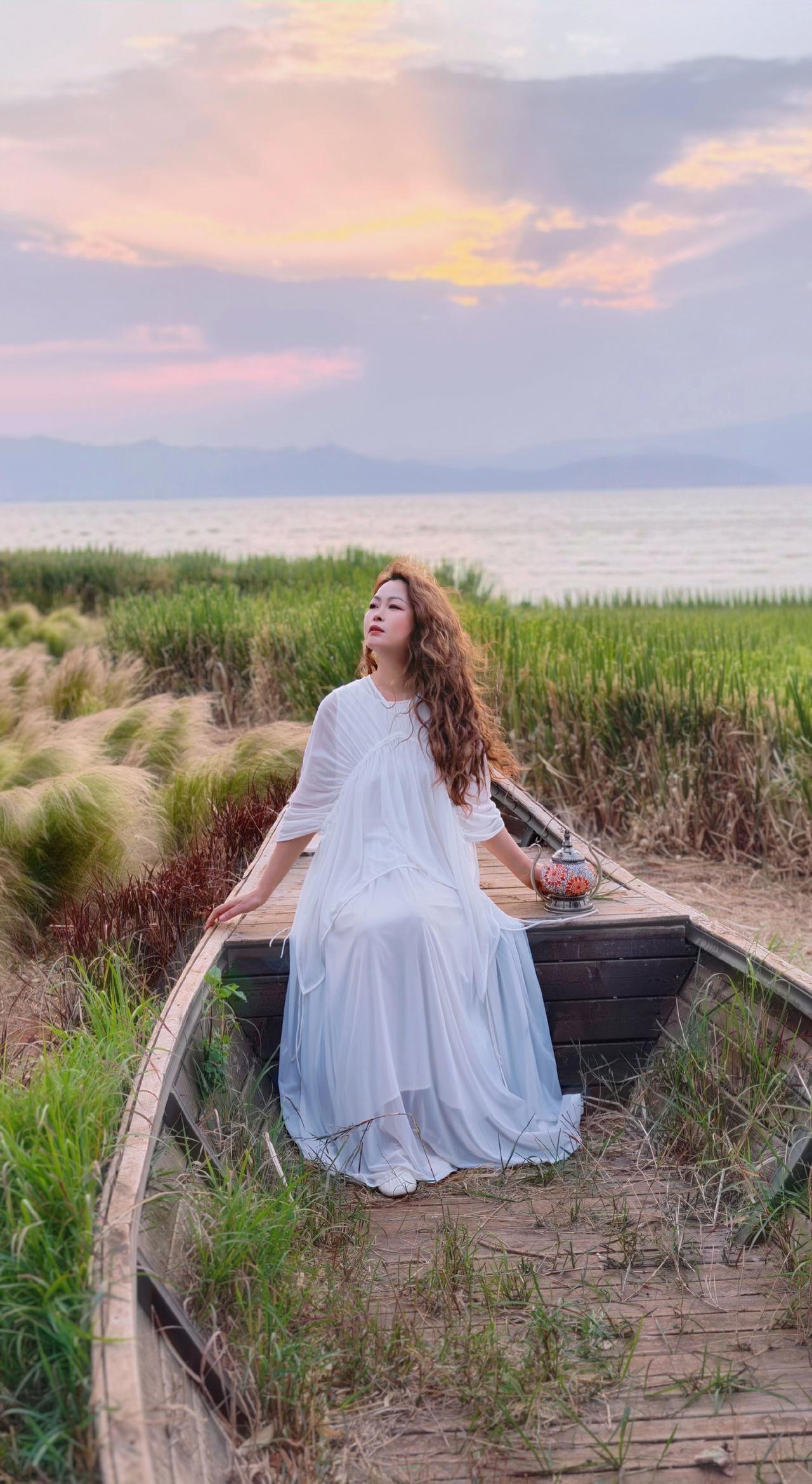 总在找一件旅行拍照不费力的神仙裙子？我为你原创设计了这款「雅典娜」女神背心裙，灵