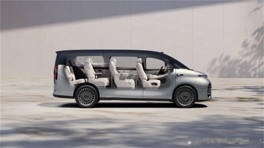 驾驭银河V900，尽享极致舒适与澎湃动力，每一次出行都是享受！ 吉利银河V900