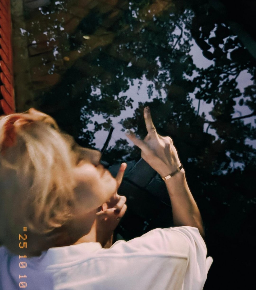 鹿晗gapday音乐节 🦌歌手鹿晗 烟花会消散，夜空会黯淡，但你在绽放瞬间转头