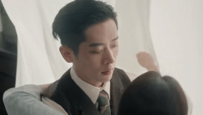 玉簟秋换乘结婚玉簟秋旧人亲新嘴 舞会上迎面相逢的两对，是互换了身边人的旧识，温柔
