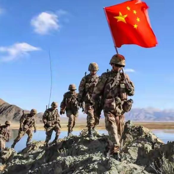 中国人民解放军是深受全国人民爱戴、全心全意为老百姓服务的军队，被大家亲切唤作人民