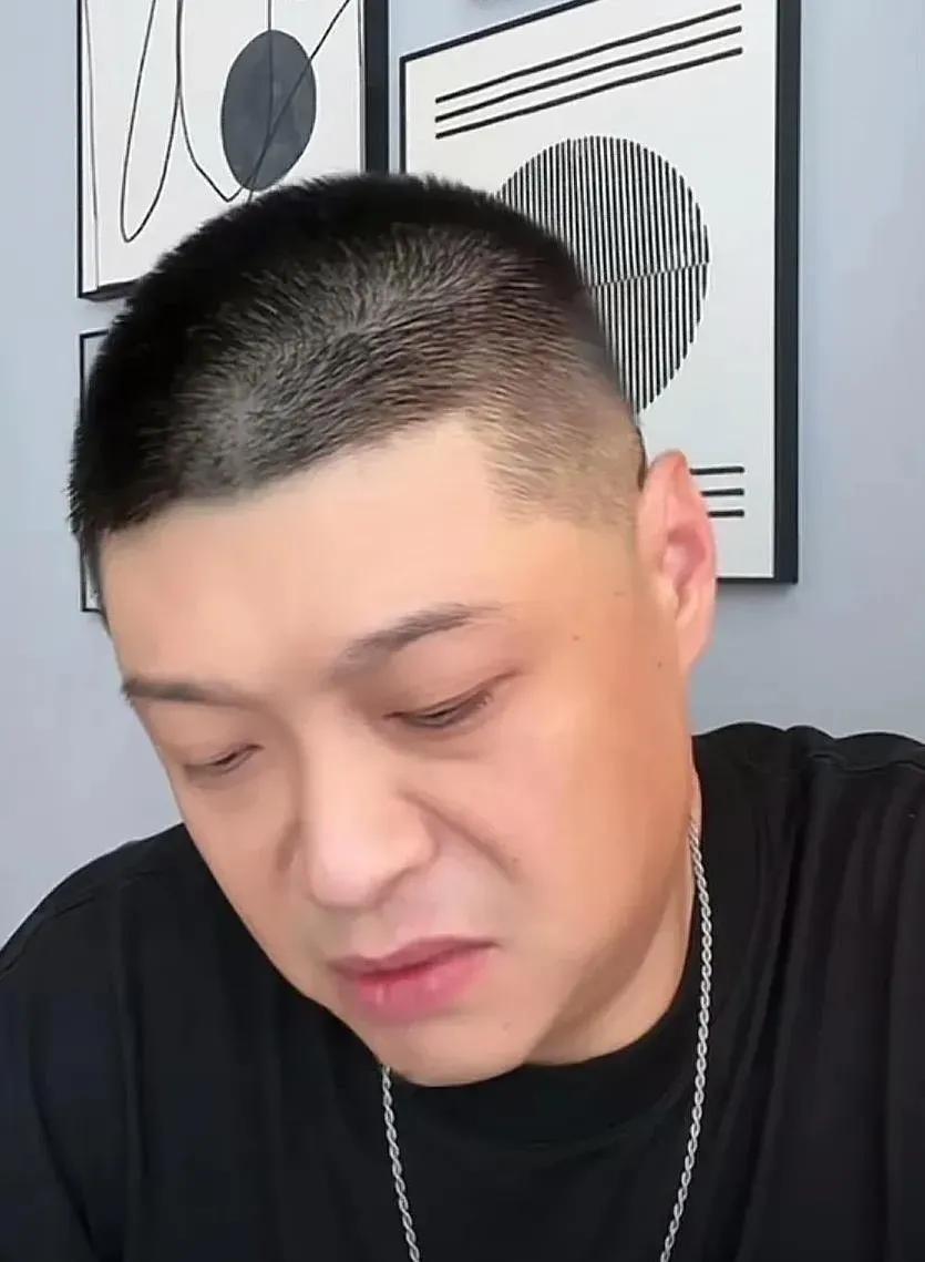 刘云天在直播时，对于网友提问的回应，听似彰显了情商，但无不句句透露曹云金与他的现