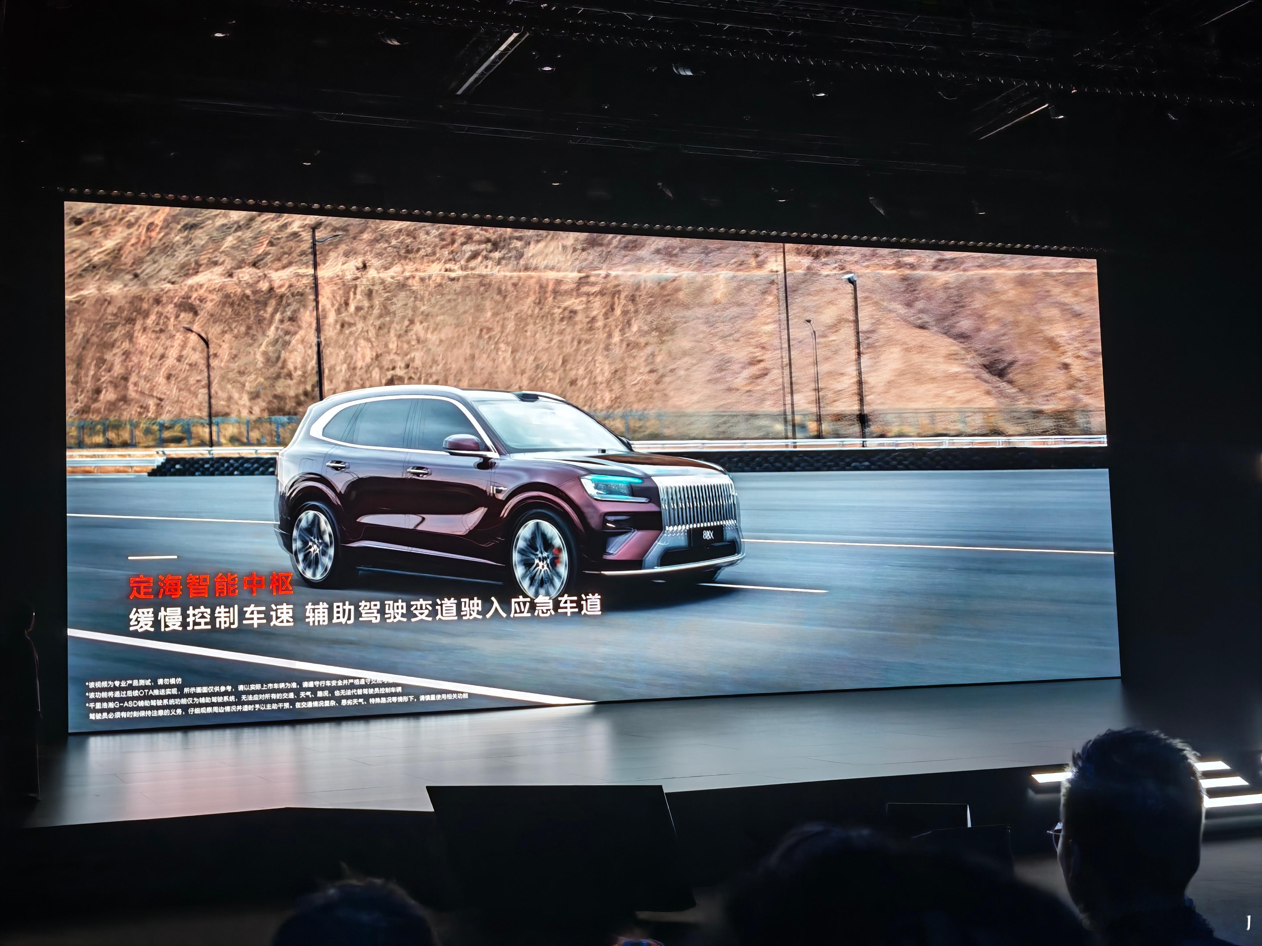 极氪8x新公路之王极氪8X的浩瀚AI数字底盘有点东西，爆胎以后可以在0.2s内锁