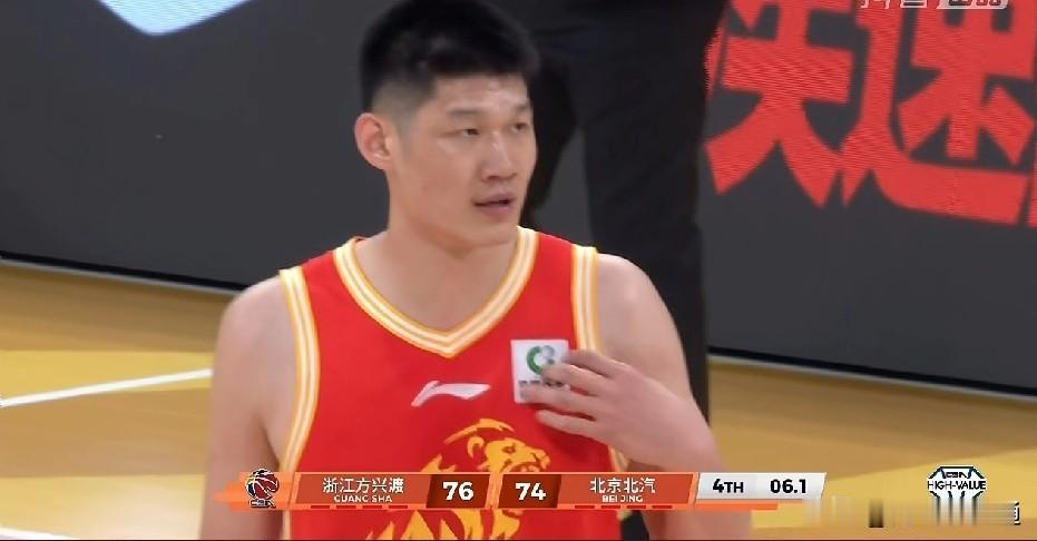 周琦空砍15分19篮板，北京首钢男篮又输给了胡金秋带领的浙江广厦队！74比77输