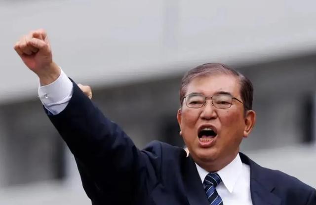 日本这一刀捅得可真够狠！中美贸易战打得火热的时候，日本突然跟进制裁，断供了十多种