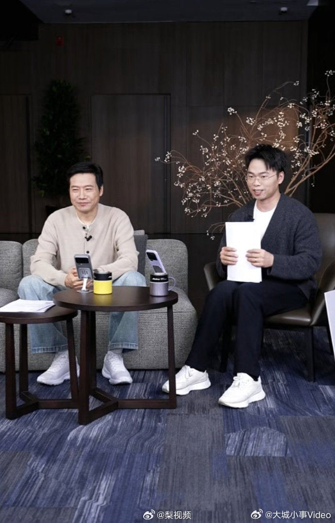 【雷军回应福特CEO赞SU7】1月15日，进行本月第3次直播，详聊新一代SU7。