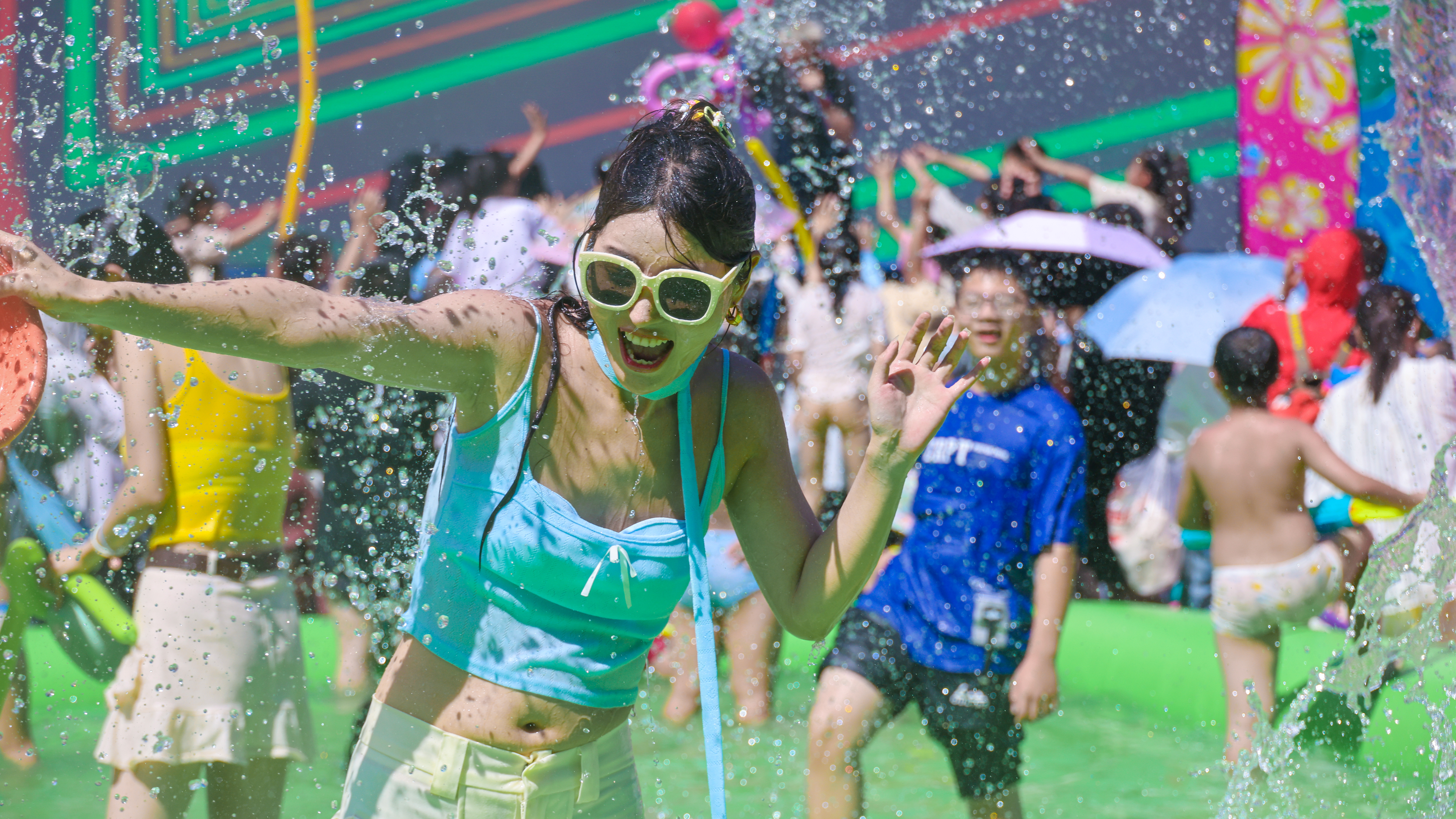 💦戏水狂欢、💃🕺劲歌热舞、🏊‍♂️水枪大战、🌊湿身彩虹跑，云台山的盛夏