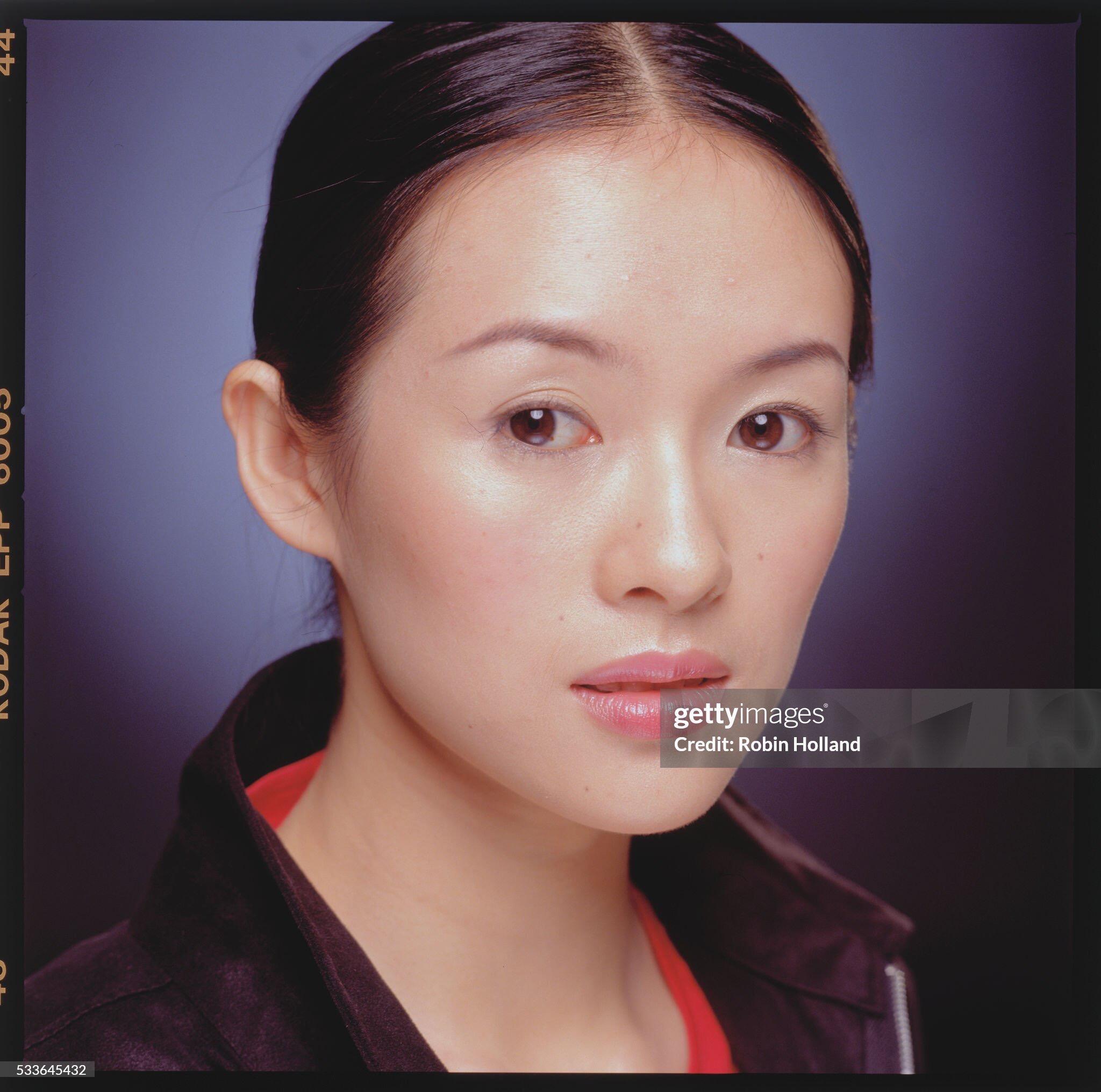 2000年好莱坞摄影师Robin Holland 为章子怡拍摄的肖像照 