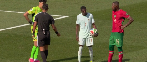 法国2-0摩洛哥晋级四强，姆巴佩造点却离奇罚失！点球流程耗时3分11秒，裁判两次