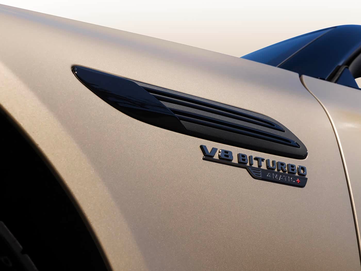 2026 奔驰  AMG SL 63 Golden Coast 