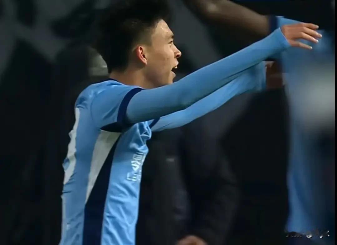 看到足协要在4国设海外中心的消息，真心为这份务实的尝试点赞！足协为中国足球能冲出