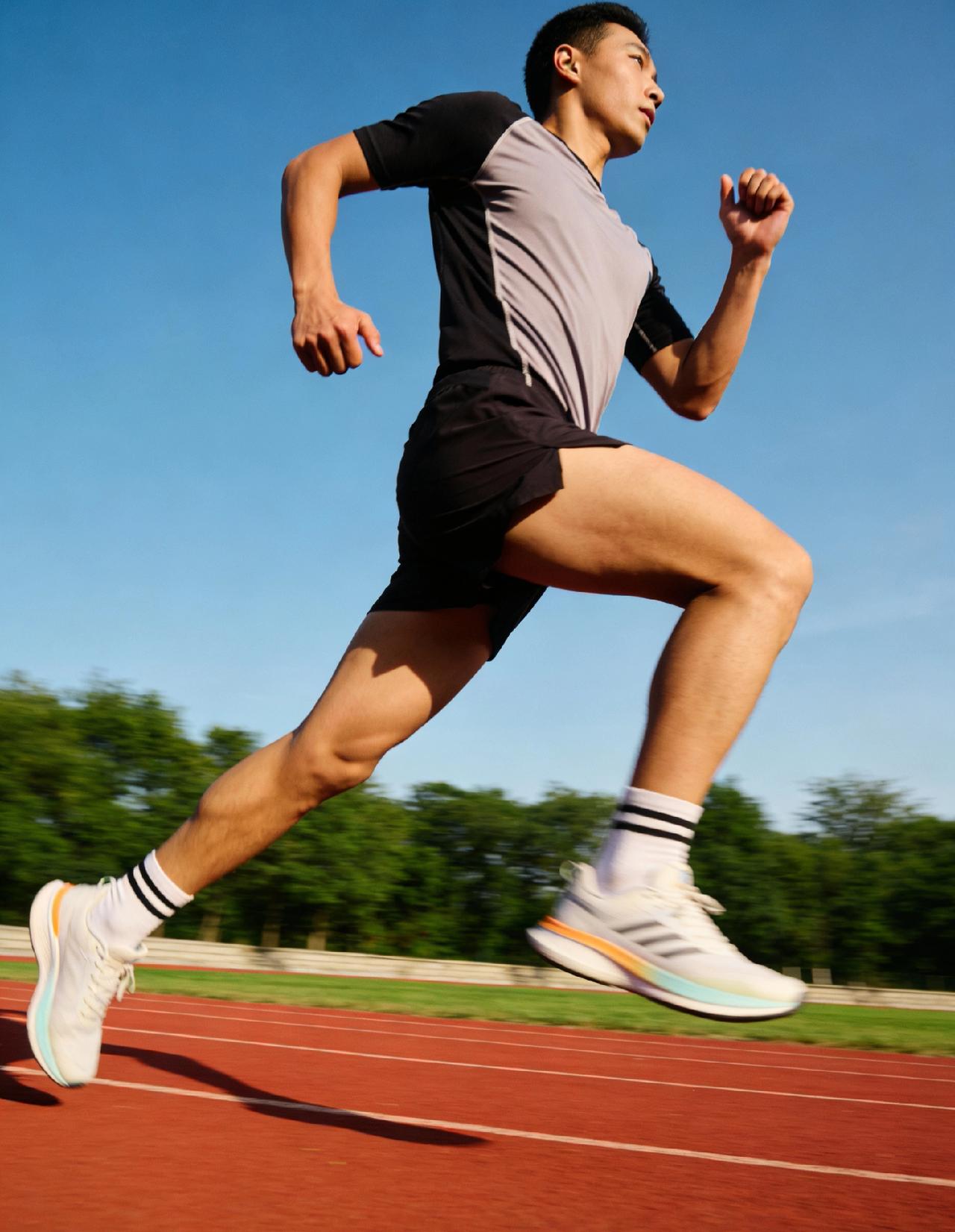 目前坚持了一个月了。健身 健身运动记录 健身体会 健身三年变化 健身不认输 健身