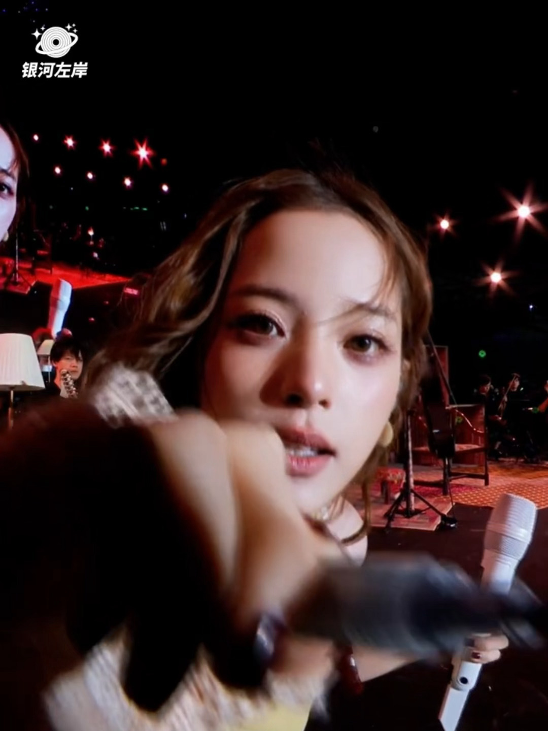 欧阳娜娜这个镜头签美哭了