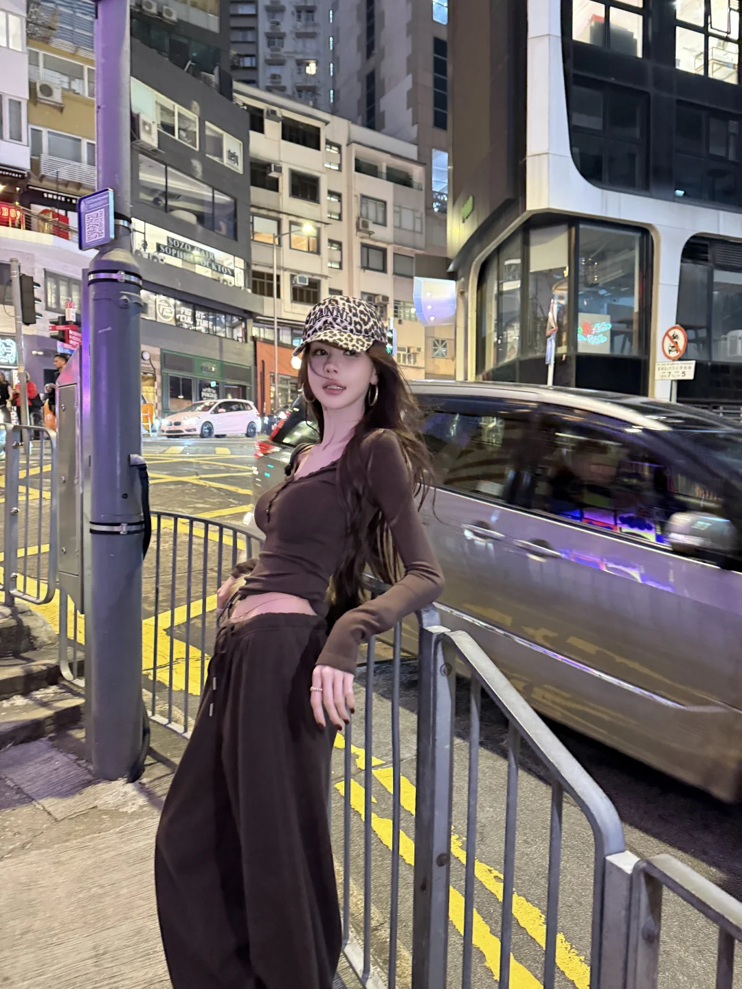 香港夜景拍照📸霓虹街头和闪光灯好配！