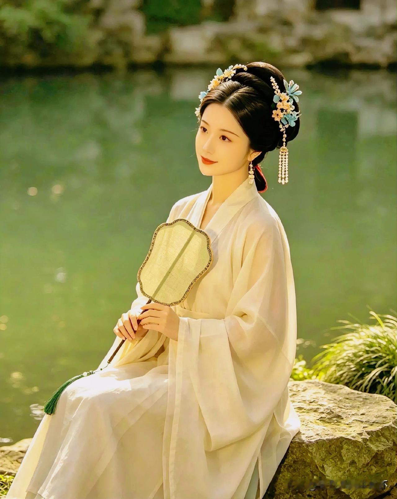 上联：红袖怏然思旧梦
下联：有请雅士[玫瑰][玫瑰][玫瑰]