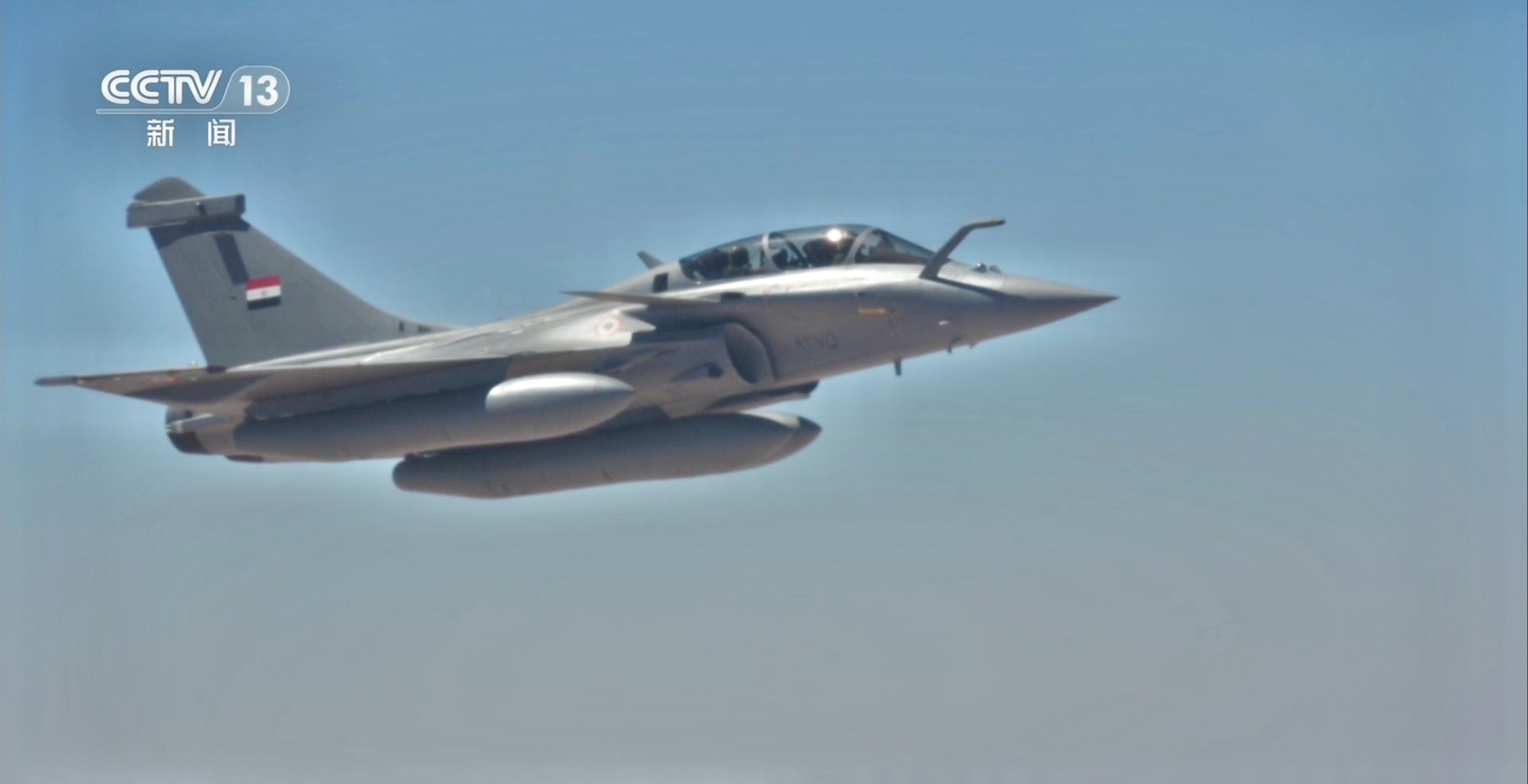 中埃空军“文明之鹰-2026”联合训练期间，中国空军运油-20A给埃及空军阵风战