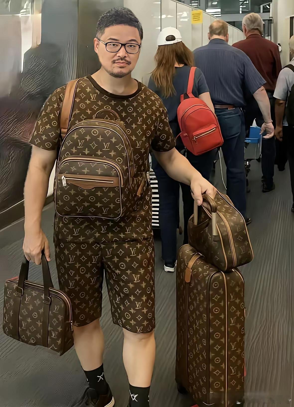 最强LV男人？此时可能需要精神科医生。热点观点 ​​​