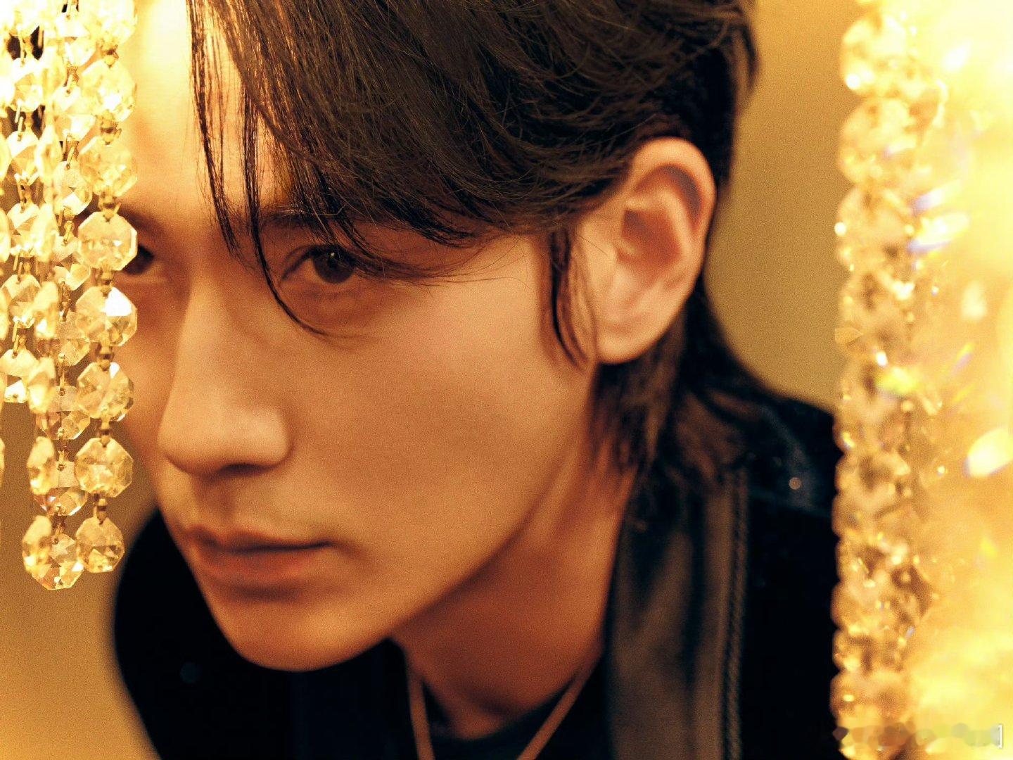 #朱一龙感谢遇到的每个角色##朱一龙小跑赶红毯#其实朱一龙真的是很棒，他演的每一
