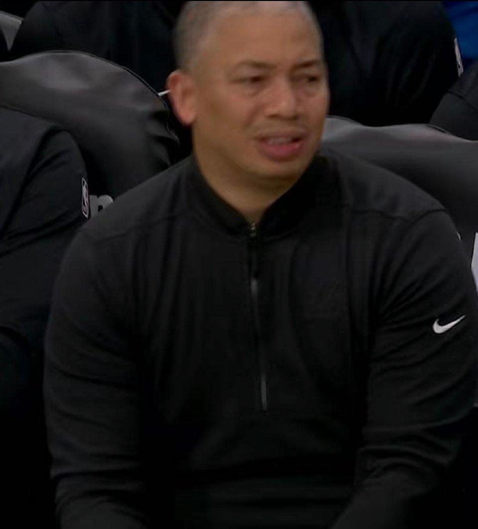 三连败！一输到底……
再来个五连败泰伦卢就可以下课了！
哈登千万别着急复出替鲈鱼