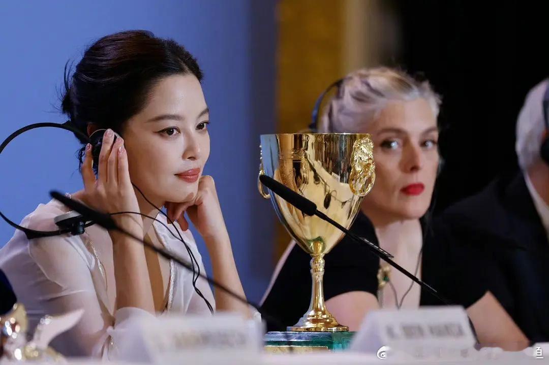 辛芷蕾威尼斯影后感觉辛芷蕾拿影后和咏梅王景春情况完全不一样。估计电影圈资源会飞升