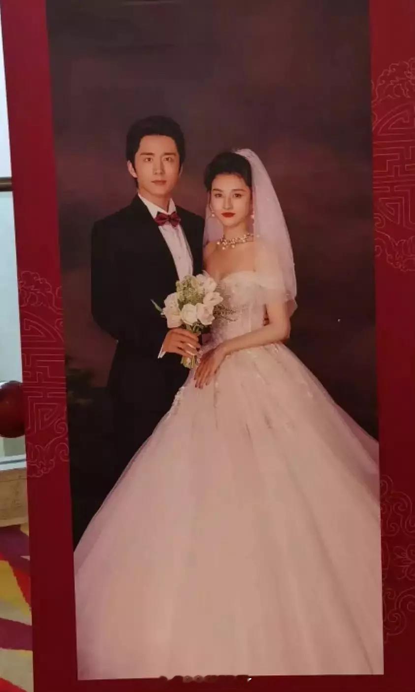都是正午出品《淬火年代》的结婚照vs《樱桃琥珀》的结婚照[傻眼][傻眼] ​​​
