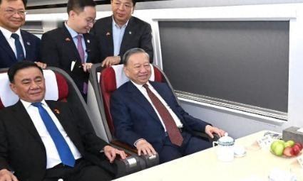 这次访华潮出现了一个非常耐人寻味的现象，不管是什么国家的政要，在北京敲定完外交大