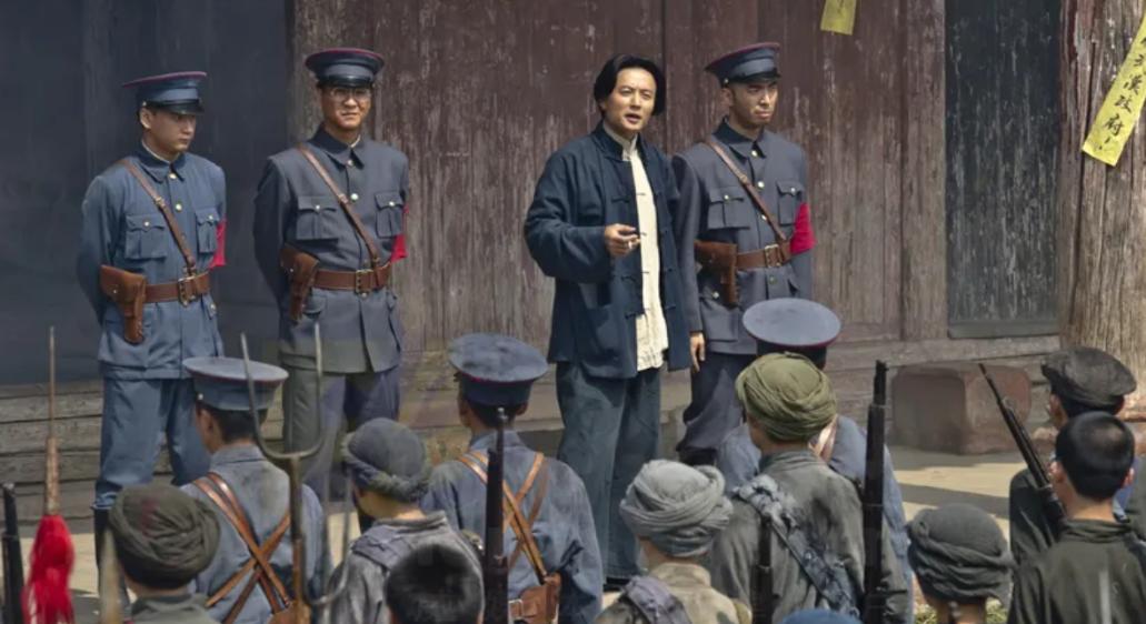 1932年，彭德怀又一次投了毛主席的反对票，40年后想起，无比愧疚。

会议室里