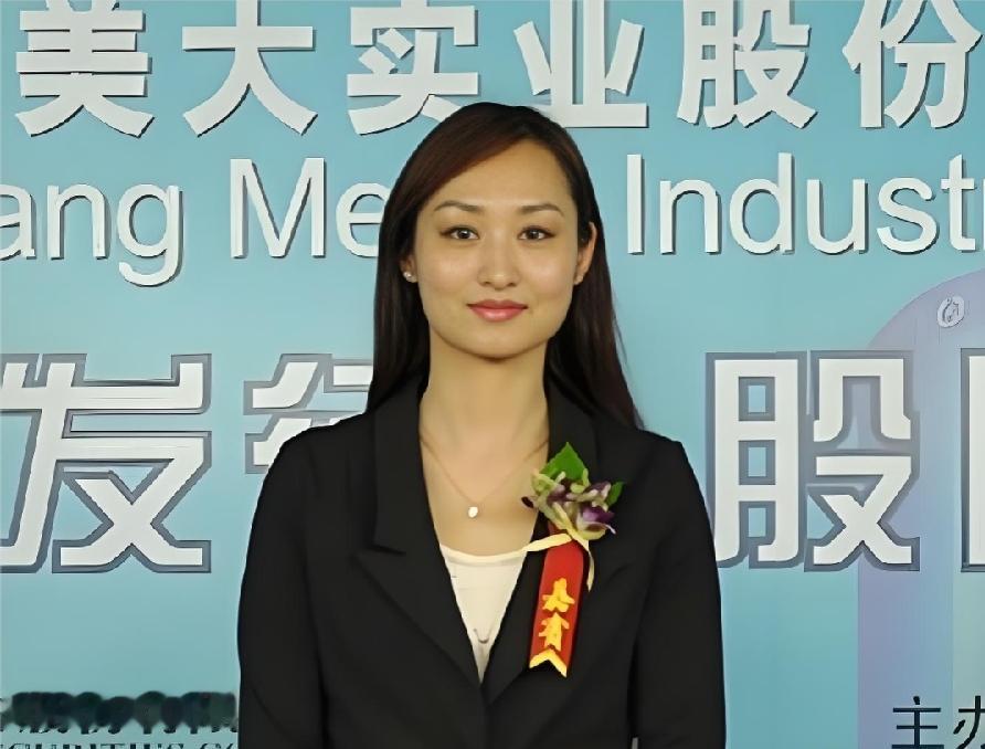 浙江美大老板夏志生，女儿夏兰（48岁）、儿子夏鼎（49岁），一家三人长得很像，儿