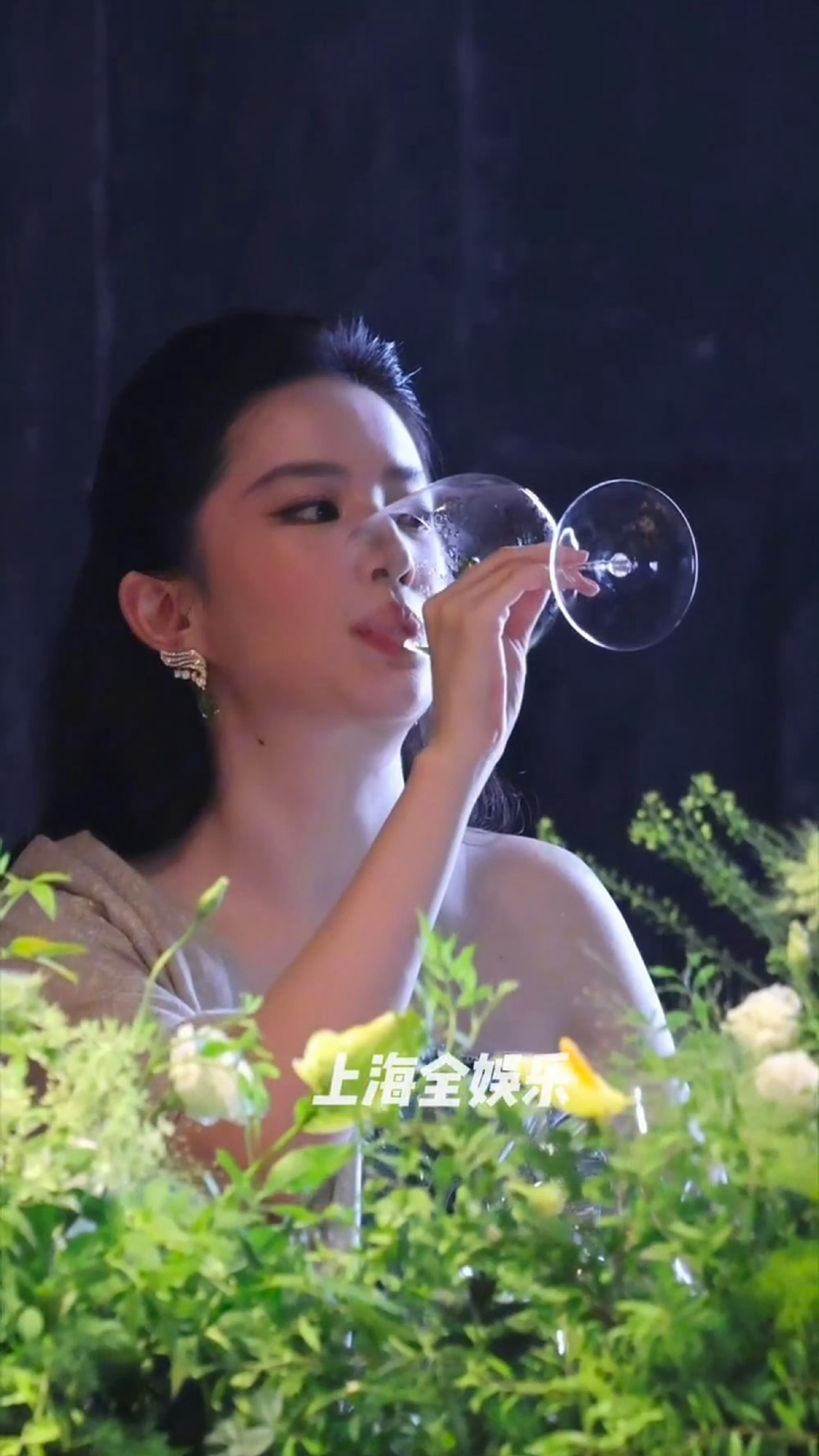刘亦菲，一直很红，一直很宠，一直很清，一直很纯。 泰国