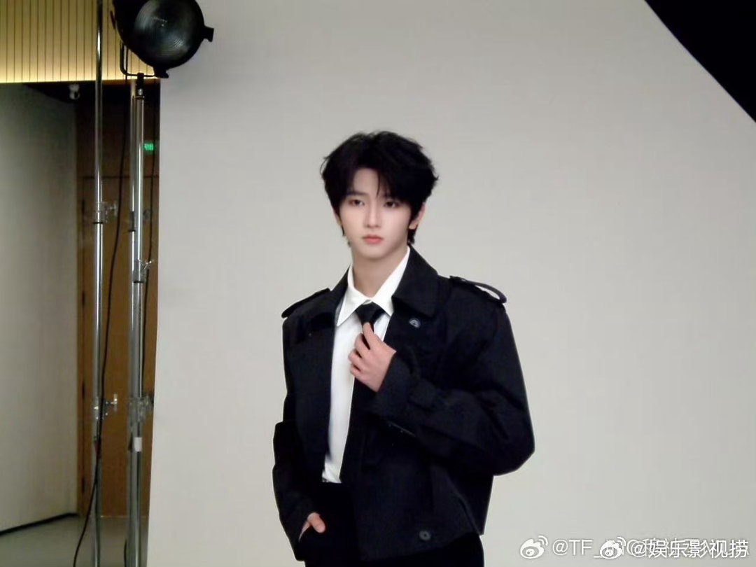 王传君让穆祉丞帮他带孩子周五晚高疯 找穆祉丞帮忙带娃之前，王传君做足了功课——知