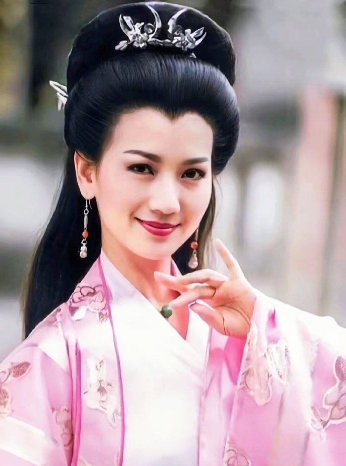 扛剧爆剧花TOP近期，网友评选出了各年龄段扛剧爆剧花TOP：赵雅芝、刘雪华、宋丹