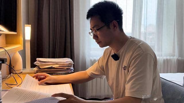都说三十而立，四十不惑，这人生的剧本啊，有时候比电视剧还精彩，这不，最近网上有个