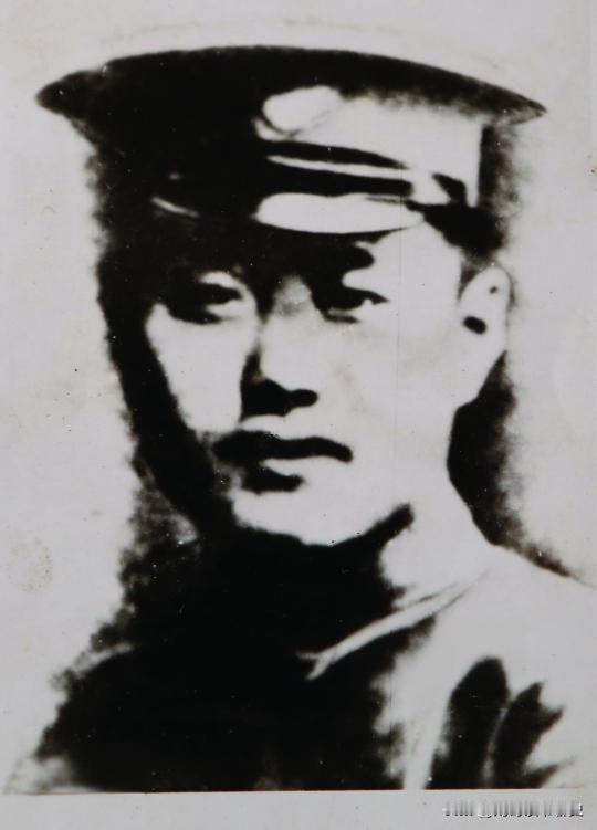 叫了30年叛徒的儿子，1989年才知父亲是烈士

许民庆还没记事那年，家里闯进几