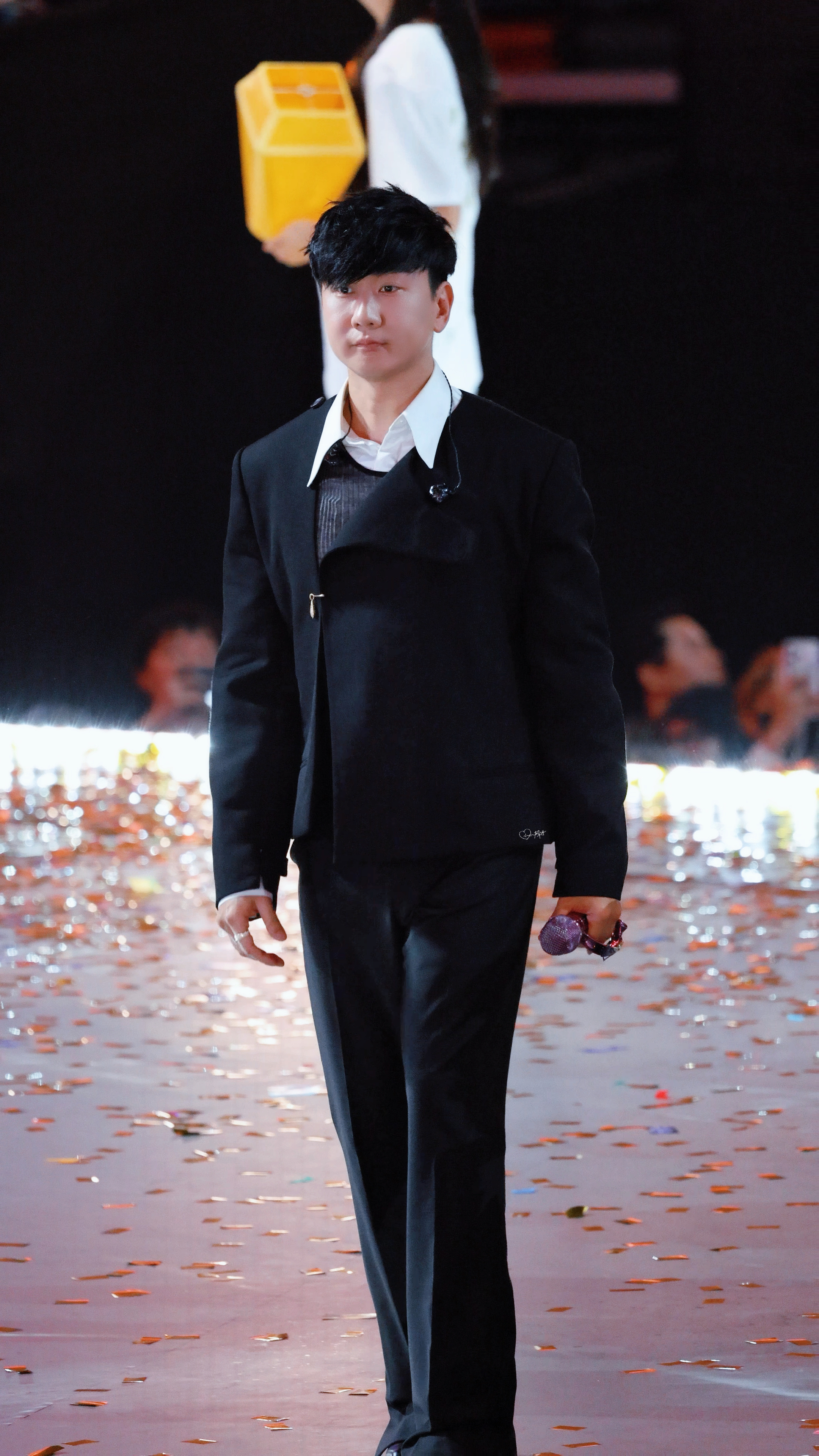 林俊杰[超话]  [开学季][开学季][开学季]这个瓜看起来很好骗的样子[笑而不