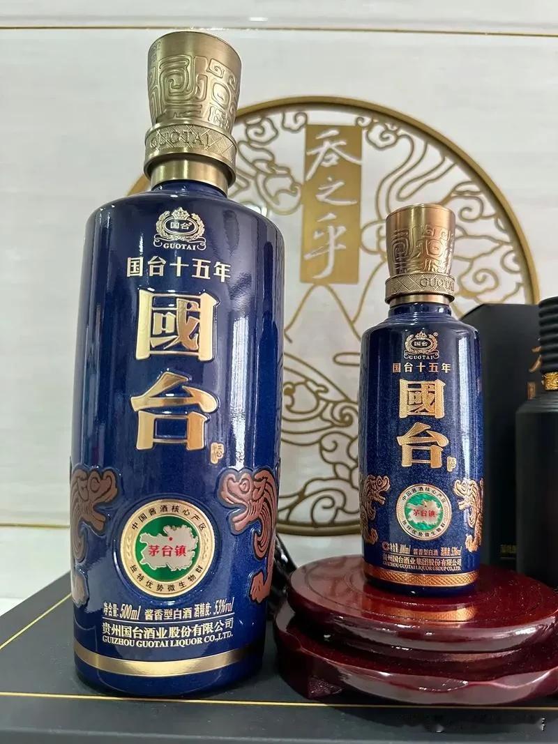 #团圆时刻喝国台#
团圆时刻，总是那么温馨而珍贵。家人围坐一堂，欢声笑语，共享天